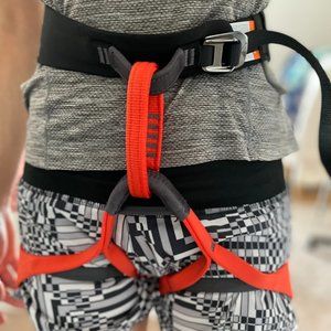 NWT Womens Solution Harness (black & octane) - XS